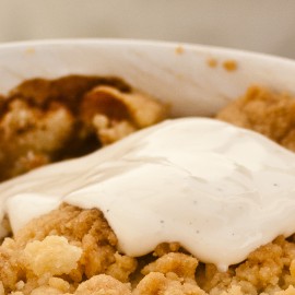 Apfel Crumble mit Schmandcreme